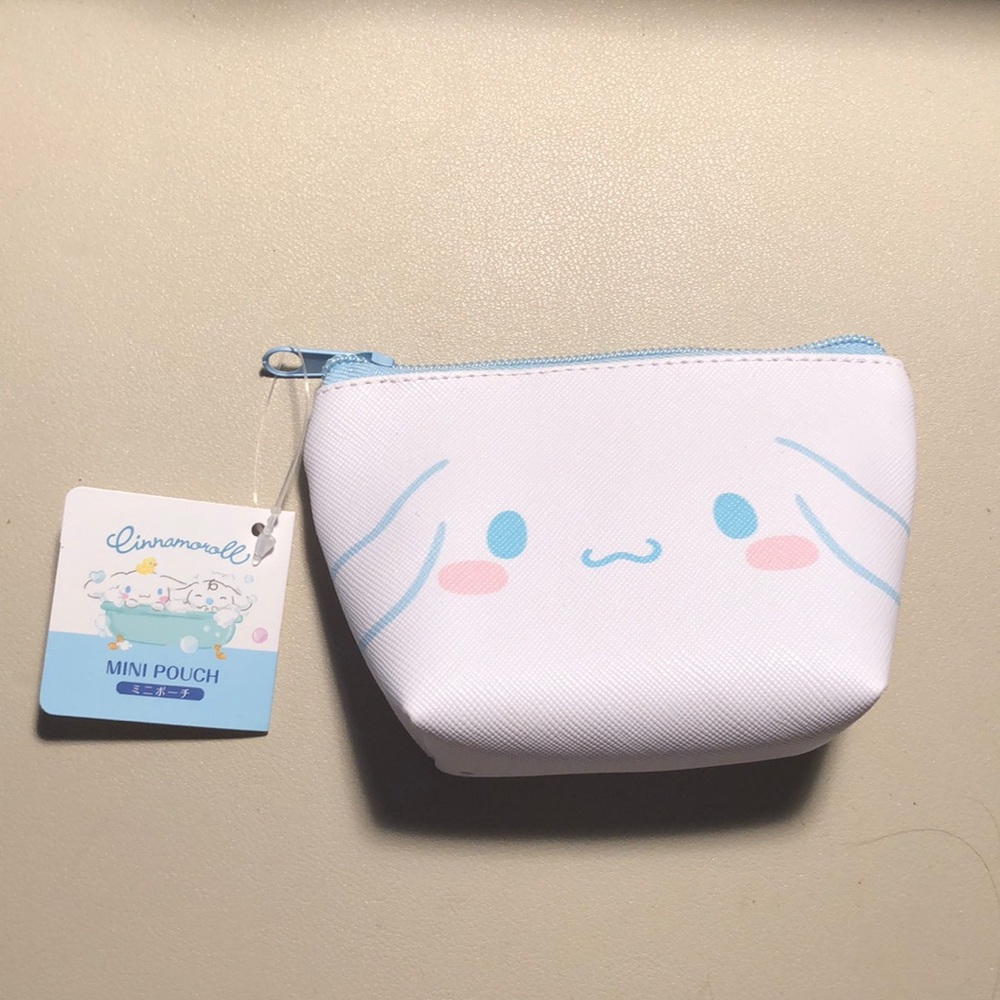 BNWT Cinnamon Roll Sanrio Mini Pouch